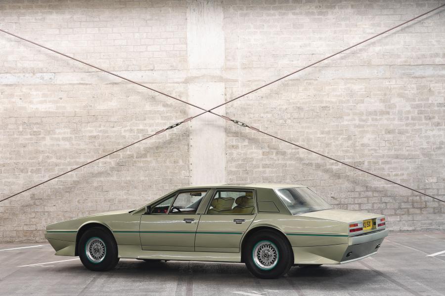  Aston Martin Lagonda by Tickford 1983 года  (фото 5 из 9)